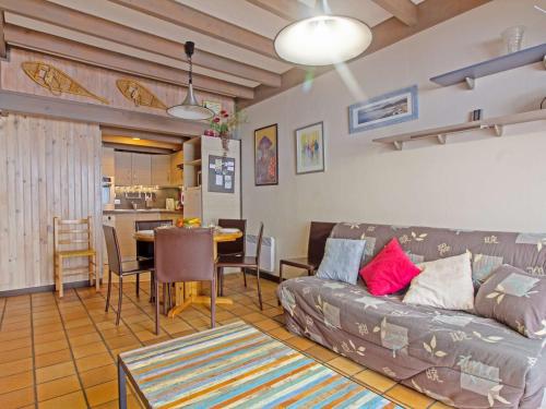 Chalet cosy avec garage et vues, 3 niveaux, 6 pers, proche Luz, animaux admis - FR-1-402-54 in Viella Chalet cosy avec garage et vues, 3 niveaux, 6 pers, proche Luz, animaux admis - FR-1-402-54 in Viella