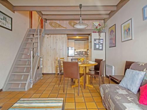 Chalet cosy avec garage et vues, 3 niveaux, 6 pers, proche Luz, animaux admis - FR-1-402-54 in Viella Chalet cosy avec garage et vues, 3 niveaux, 6 pers, proche Luz, animaux admis - FR-1-402-54 in Viella