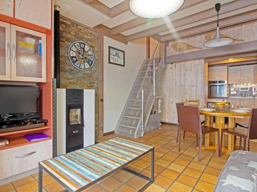 Chalet cosy avec garage et vues, 3 niveaux, 6 pers, proche Luz, animaux admis - FR-1-402-54 in Viella Chalet cosy avec garage et vues, 3 niveaux, 6 pers, proche Luz, animaux admis - FR-1-402-54 in Viella