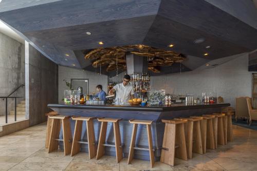 식음료(F&B), 더 라인 호텔 (The LINE Hotel) in 로스앤젤레스 (CA) 식음료(F&B), 더 라인 호텔 (The LINE Hotel) in 로스앤젤레스 (CA)