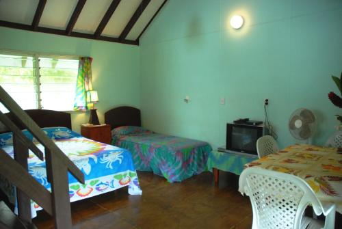 Ginas Garden Lodges, Aitutaki - 4 self contained lodges in a beautiful garden in Arutanga Ginas Garden Lodges, Aitutaki - 4 self contained lodges in a beautiful garden in Arutanga