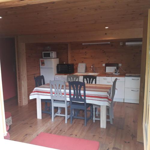Facilities, la cabane au fond du jardin in Arsac Facilities, la cabane au fond du jardin in Arsac