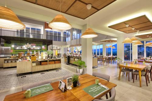 Restaurant, The Balcone Hotel & Resort Bukittinggi in Bukittinggi Restaurant, The Balcone Hotel & Resort Bukittinggi in Bukittinggi