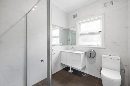Bathroom, Private Quadruple Room in Riverwood - SHAREHOUSE in Hurstville Bathroom, Private Quadruple Room in Riverwood - SHAREHOUSE in Hurstville