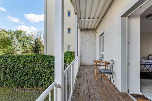Balcony/terrace, Bright 3-room apartment near Prenzlauer Berg in Weissensee Balcony/terrace, Bright 3-room apartment near Prenzlauer Berg in Weissensee