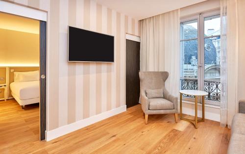 Guestroom, NH Collection Marseille near Les Docks Village Guestroom, NH Collection Marseille near Les Docks Village