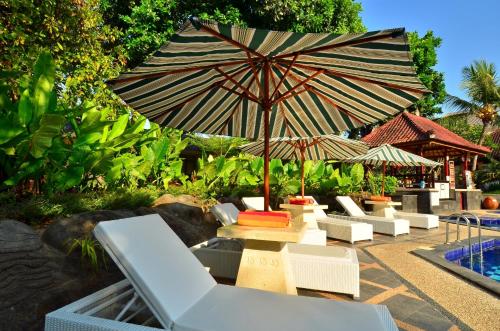 Swimming pool, Inna Sindhu Beach Resort and Hotel in Sanur Swimming pool, Inna Sindhu Beach Resort and Hotel in Sanur