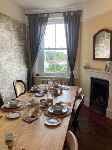 Létesítmények, Penyvoel Hall in Llandysilio Létesítmények, Penyvoel Hall in Llandysilio