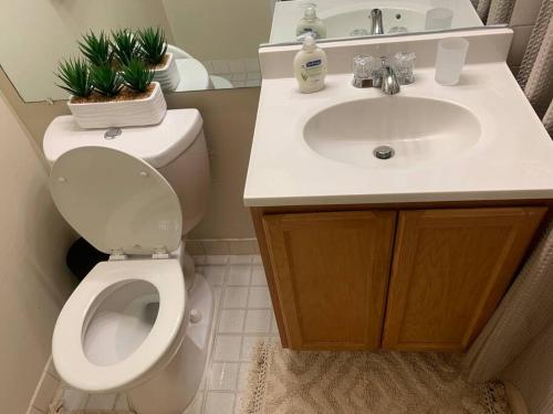 Kupaonica, Downtown Silver Spring 2-bedroom 2-bath Unit in Silver Spring (MD) Kupaonica, Downtown Silver Spring 2-bedroom 2-bath Unit in Silver Spring (MD)