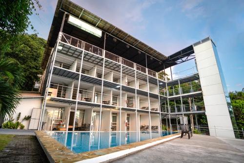 Buitenkant, El Faro Containers Beach Hotel in Quepos Buitenkant, El Faro Containers Beach Hotel in Quepos