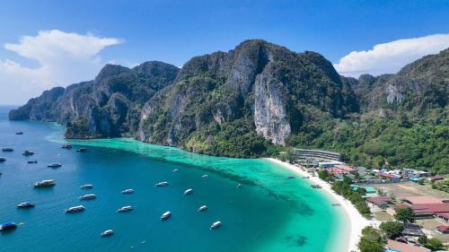 Phi Phi Cliff Beach Resort (SHA Extra Plus) in Ko Phi Phi Phi Phi Cliff Beach Resort (SHA Extra Plus) in Ko Phi Phi