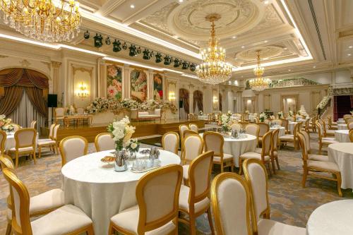 Banquet hall, SUNSET JEDDAH near Bicycle Square (Midan Addarajah) Banquet hall, SUNSET JEDDAH near Bicycle Square (Midan Addarajah)