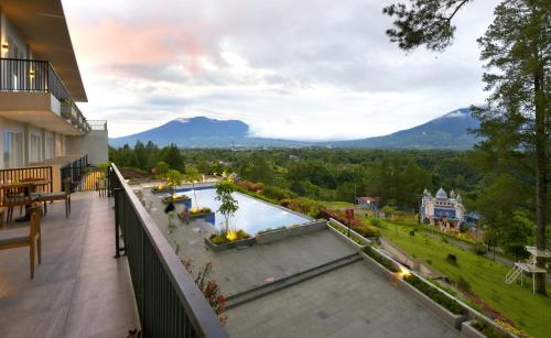 مسبح, The Balcone Hotel & Resort Bukittinggi in Mandiangin Koto Selayan مسبح, The Balcone Hotel & Resort Bukittinggi in Mandiangin Koto Selayan