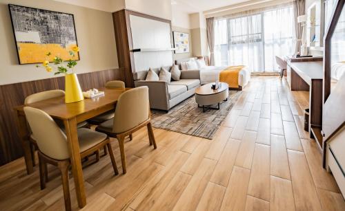 Shining Star Hot Spring Hotel in Kunming Shining Star Hot Spring Hotel in Kunming