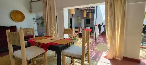 Maistas ir gėrimai, Dar Tadout in Ait Oriras Maistas ir gėrimai, Dar Tadout in Ait Oriras