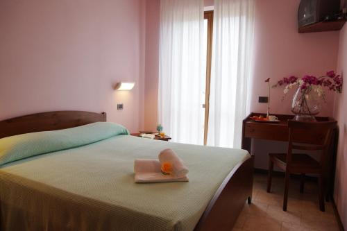 Hotel Garni Al Poggio in Tignale Hotel Garni Al Poggio in Tignale