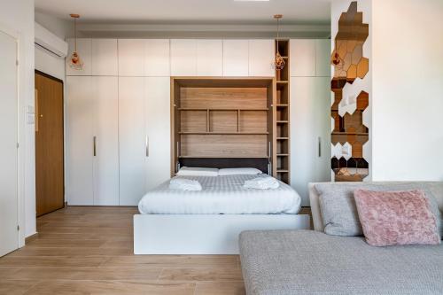 Cozy Studio W/Parking 5 min walk from the bus stop