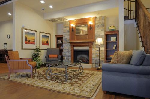 Előcsarnok, Country Inn & Suites by Radisson, Columbia at Harbison, SC in Columbia (Dél-Karolina) Előcsarnok, Country Inn & Suites by Radisson, Columbia at Harbison, SC in Columbia (Dél-Karolina)