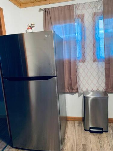 Lakefront Cottage w/ Private Beach- Niagara in Lewiston (NY) Lakefront Cottage w/ Private Beach- Niagara in Lewiston (NY)