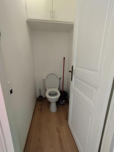 Bathroom, ALFORVILLE T2 PROCHE RER D in Alfortville Bathroom, ALFORVILLE T2 PROCHE RER D in Alfortville
