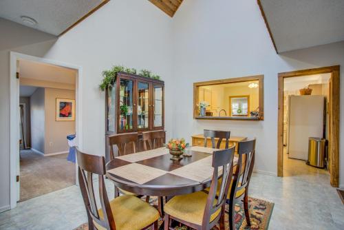 5BR Monument Charm Close To Hiking & Wedding Venue in Woodmoor (CO) 5BR Monument Charm Close To Hiking & Wedding Venue in Woodmoor (CO)