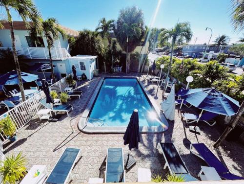 Swimming pool, Great Escape By Lowkl in Lauderdale-by-the-Sea Swimming pool, Great Escape By Lowkl in Lauderdale-by-the-Sea