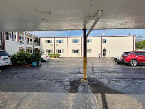 Tampilan eksterior, Village Inn Green Bay in Green Bay (WI) Tampilan eksterior, Village Inn Green Bay in Green Bay (WI)