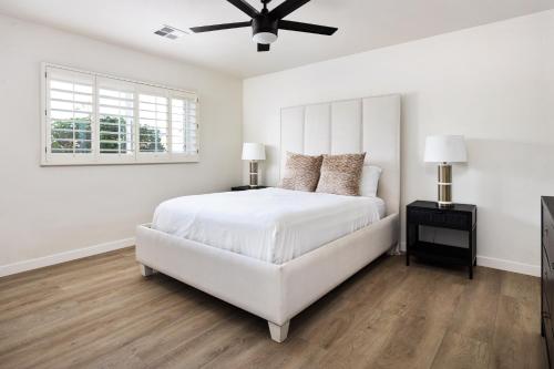 South Scottsdale w/ Chef's Kitchen & Golf Nearby!!