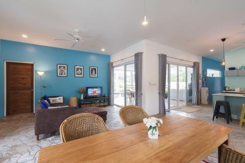 Peaks and Beaches, Pool villa. near Phrayanakorn Cave and Leam Sara Beach Peaks and Beaches, Pool villa. near Phrayanakorn Cave and Leam Sara Beach