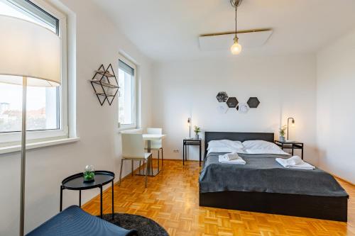 New with a View - Modern Studio