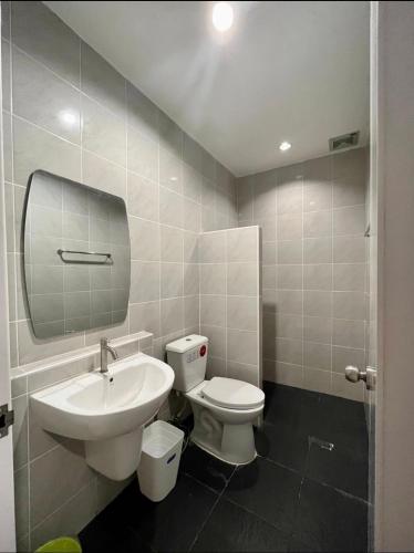 Bathroom, Life Hotel Rong Khun in Mae Lao Bathroom, Life Hotel Rong Khun in Mae Lao