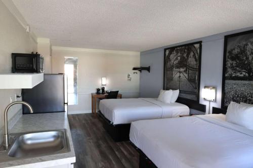 Super 8 by Wyndham Austin South in Austin (TX) Super 8 by Wyndham Austin South in Austin (TX)