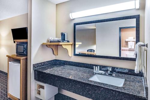 AmericInn by Wyndham Aberdeen - Event Center in Aberdeen (SD) AmericInn by Wyndham Aberdeen - Event Center in Aberdeen (SD)