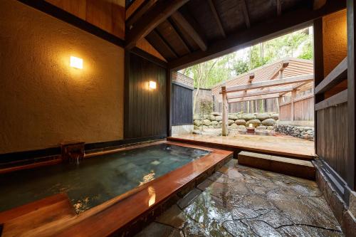 Hot spring bath, Hana no Omotenashi Nanraku Hot Spring Ryokan in Minamiizu Hot spring bath, Hana no Omotenashi Nanraku Hot Spring Ryokan in Minamiizu