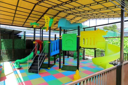 สนามเด็กเล่น, Anka Palace in ยูซุฟโฮนา สนามเด็กเล่น, Anka Palace in ยูซุฟโฮนา