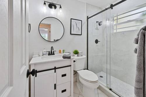 Bathroom, Cinderella's Beach Cottage in North Palm Beach (FL) Bathroom, Cinderella's Beach Cottage in North Palm Beach (FL)