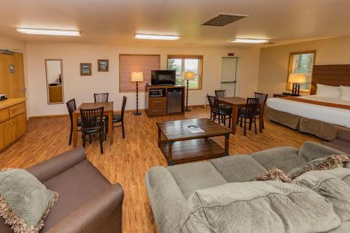 尼斯科利旅館 (Nisqually Lodge) in 阿什福(華盛頓州) 尼斯科利旅館 (Nisqually Lodge) in 阿什福(華盛頓州)