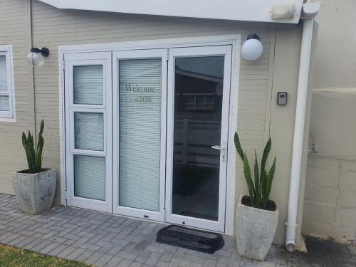 Ons Strandhuisie N5 in Pearly Beach in Pearly Beach Ons Strandhuisie N5 in Pearly Beach in Pearly Beach