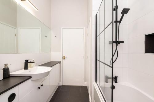 Banyo, Pass the Keys Charming Cottage near Clifton Moor in Rawcliffe & Clifton Without Banyo, Pass the Keys Charming Cottage near Clifton Moor in Rawcliffe & Clifton Without
