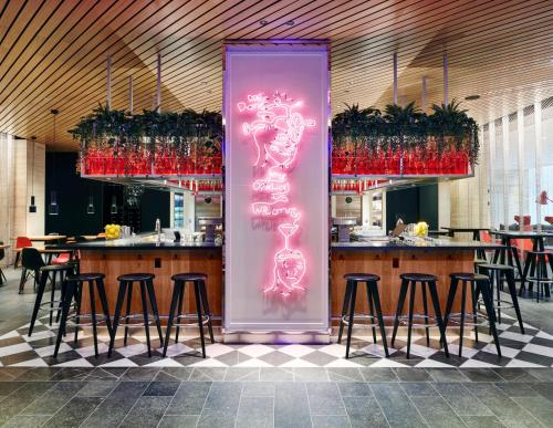 حانة/استراحة, citizenM Chicago Downtown in شيكاغو، الينوي حانة/استراحة, citizenM Chicago Downtown in شيكاغو، الينوي