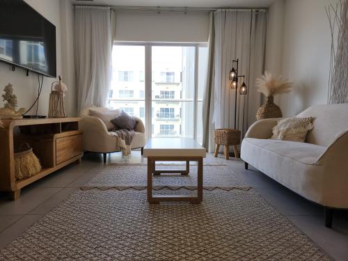 Общ салон/телевизионна зона, ARUBA DREAM GETAWAY 2BR/2BT OCEAN & POOL VIEW in Оранестад Общ салон/телевизионна зона, ARUBA DREAM GETAWAY 2BR/2BT OCEAN & POOL VIEW in Оранестад