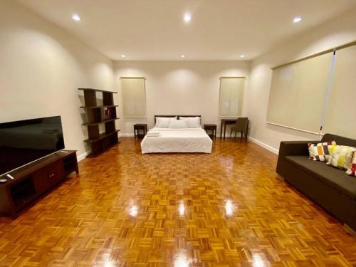 Cheerful & Beautiful 5 Bedroom Home with Pool near Matina Town Square Cheerful & Beautiful 5 Bedroom Home with Pool near Matina Town Square
