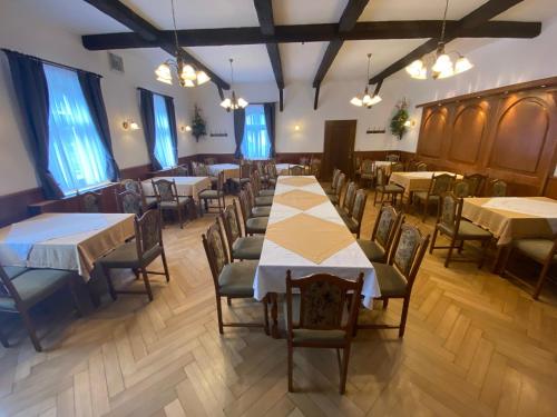 Banquet hall, Hotel Bielatal in Pfaffroda Banquet hall, Hotel Bielatal in Pfaffroda