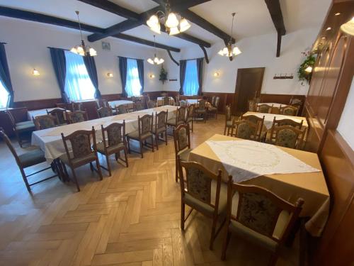 Banquet hall, Hotel Bielatal in Pfaffroda Banquet hall, Hotel Bielatal in Pfaffroda