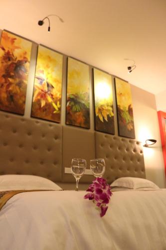 This photo about Yangshuo TangRenJie Hotel Mingshi Xi Yuan shared on HyHotel.com