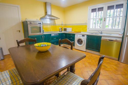 مطبخ, VILLA DEL MAR- Private swimming pool next to the beach in Saladillo Benamara مطبخ, VILLA DEL MAR- Private swimming pool next to the beach in Saladillo Benamara