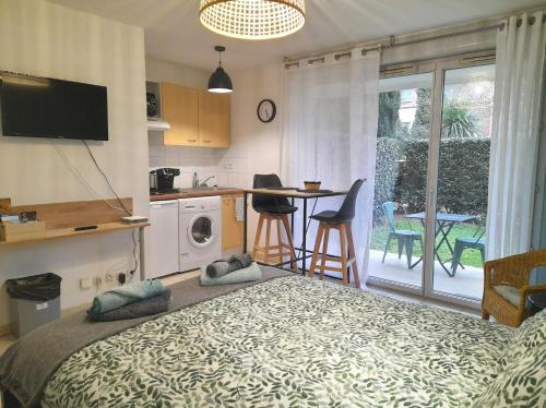 Studio calme dans une belle residence avec piscine • Parking • WiFi in Avenue de Fronton Studio calme dans une belle residence avec piscine • Parking • WiFi in Avenue de Fronton
