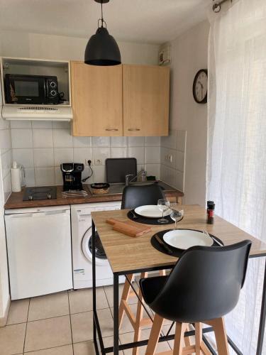 Facilities, Studio calme dans une belle residence avec piscine • Parking • WiFi in Avenue de Fronton Facilities, Studio calme dans une belle residence avec piscine • Parking • WiFi in Avenue de Fronton