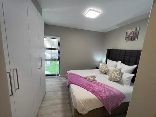 Woodys N Brooks Luxurious Apartments 11