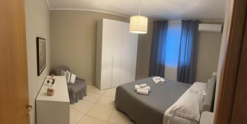 Guestroom, FAMILY HOUSE in Modugno Guestroom, FAMILY HOUSE in Modugno